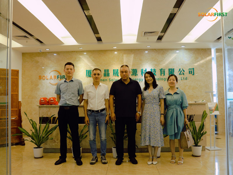Win-Win-Kooperation bei Innovationen – Xinyi Glass besucht die SolFirsTech Group