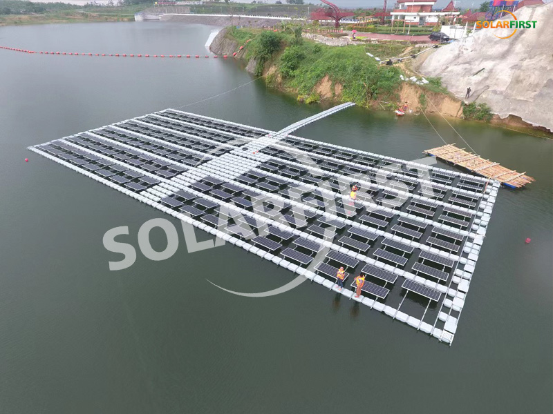 Fertigstellung des ersten schwimmenden Montageprojekts der SolFirsTech Group in Indonesien