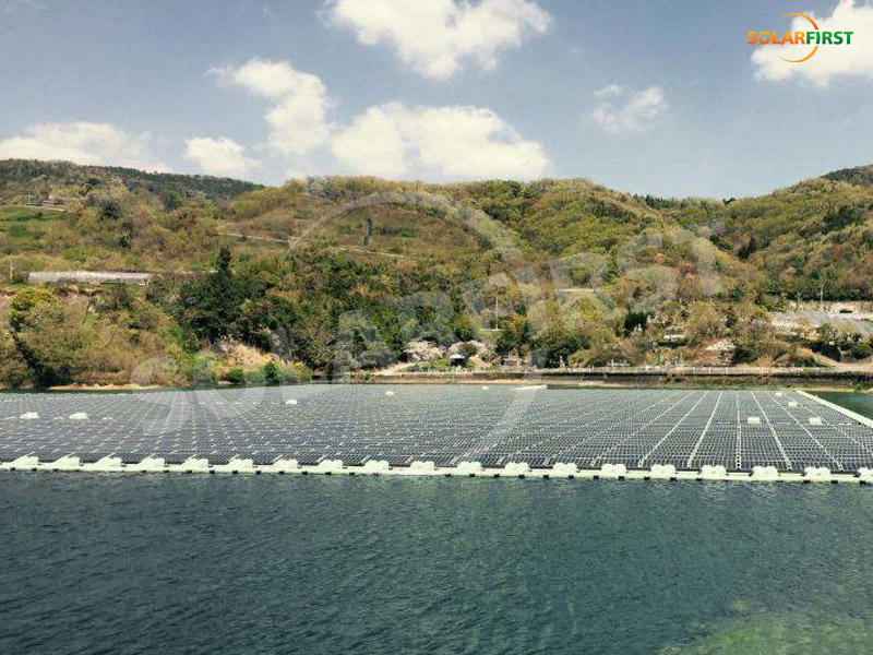 Japanisches 5-MWp-Projekt für schwimmendes Photovoltaikkraftwerk