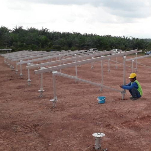 45-MWp-Solar-Bodenmontageprojekt mit Schraubpfählen in Malaysia 2020